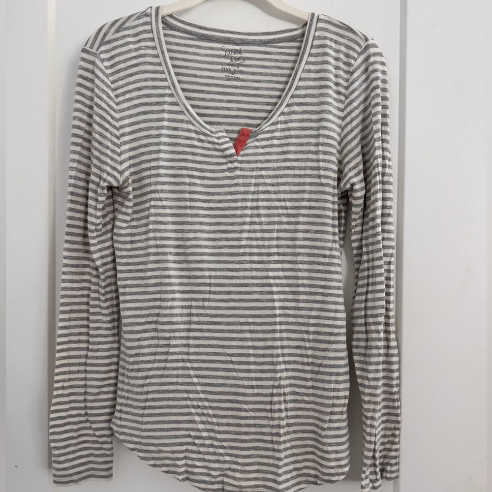 Sweet Tea’s by Pink Rose Striped Gray and White Long Sleeve Top